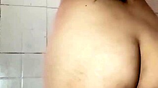 le mande un video bañandome al señor de la tienda para que me perdone lo que le debo