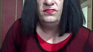 Bisexual Crossdresser Intensely Fills Himself Up