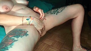 baise passionn�e et gorge profonde sur le canap�