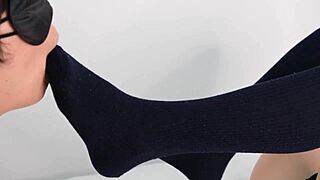 かわいい制服女子の紺ソックス 足コキ 素人 靴下コキ m男 美脚 足フェチ