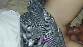 Duele detente por favor mi padrastro entra a mi recámara por las noches cuando nos quedamos solos en casa inocente estudiante mexicana se queda a solas con su padrastro