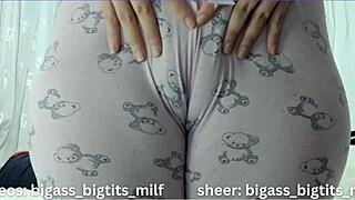 Camel toe camel toe 😏 juicy spreading and squirting solo