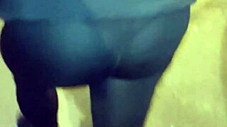 madura culona con leggins transparentes en hilo flashing on street