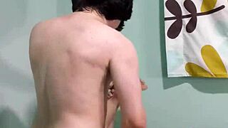 Me follo a venezolana de grandes nalgas en su apartamento menos mal y no estaba su novio