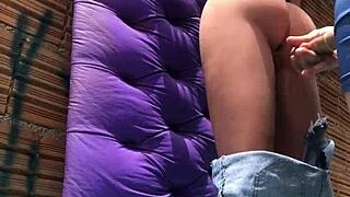 comendo o cuzinho da casada na favela com sex toy bem fundo