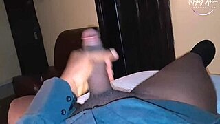 HOT TEEN 18+ MOANS LOUD SOLO IN HOTEL WITH MUSCULAR BODYBUILDER VIBE!