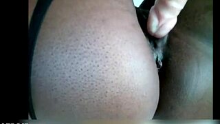 Great ebony ass bounces wildly on huge amateur dildo deep