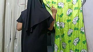 hey gojek guy, prank turns into doggy ass lick fuck at home?