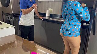 i seduce plumber in pajamas cuz hubby skips fucking me mia montiel 🔥🍑