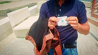 sexy big ass milf offers cash for street sex