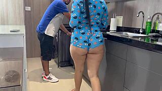 i seduce plumber in pajamas cuz hubby skips fucking me mia montiel 🔥🍑