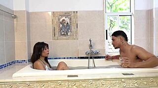 oh man sexo duro con mi hermanastra cachonda en el jacuzzi me encanta su culo grande