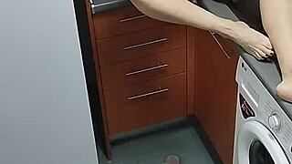 me follo a la mamá de mi novia! me encanta su coño apretado y tetas naturales!