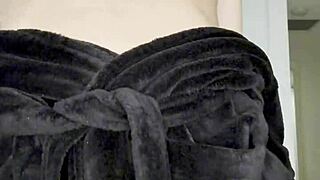 kitchen milf orgasms from dildo sucking vibrator fucking