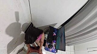 dona de casa usa bunda pra pagar tecnico enquanto marido ta fora 😈🍑 casa safada em acao