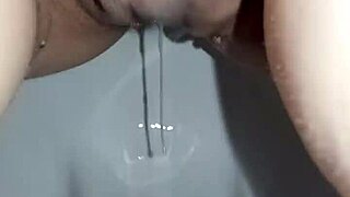 ei, quer ver esta milf gravida squirting no toilet todo molhada e excitada? vem cá...