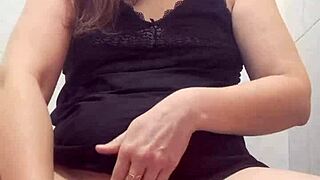 I fuck big dildo in huge pussy till squirt