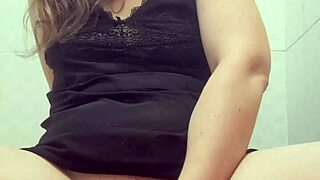 I fuck big dildo in huge pussy till squirt