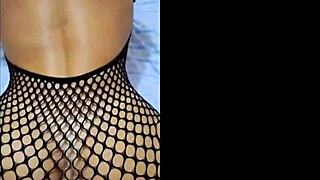 uhh my sexy tanned wife gets fucked doggy by hubby n neighbor... hot creampie!