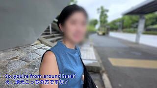 【local bus stop pickup】this babe cums non-stop from intense fucking