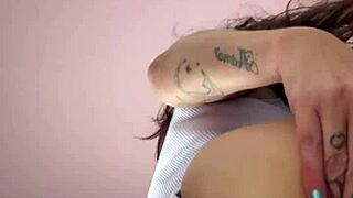 damn hot brunette twerking that big ass 🍑 she moves it so good 🔥