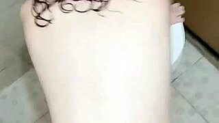 POV น้องสาวผมแดง 18+ โดนเย็ดดุเดือดในห้องน้ำโดยเธอ