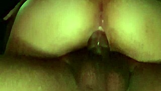 Quieres meterla en esta chica sexy con pantimedias calientes?