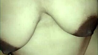 Mi Hermosa Vecina Bebe Mi Orina Y Semen En Su Boca Sin Puerta En El Baño! 😈💦