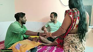 वाह इंडियन बीवी हार्डकोर थ्रीसम में शेयर चुदाई!