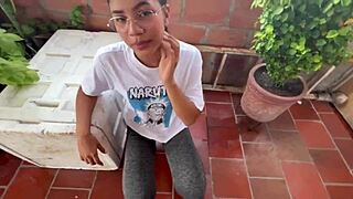 Entrenando esta morena fitness con cuerpo perfecto y acabando adentro en español