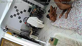 Gillar se henne ta gangbang med indisk peruvisk kukorgie