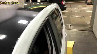 fui trocar óleo do carro e acabei pagando com a buceta sem parar de foder