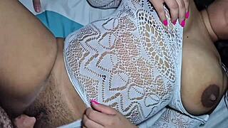 mi primera vez con esta venezolana tetona y ya me la estoy cogiendo duro 🔥🍑