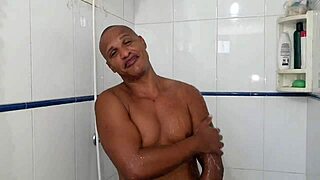 Huge Cock Fails Novinha Gulosa in Wild Swing Party Action!