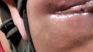 Brunette housewife squirts hard masturbating for mexican fan