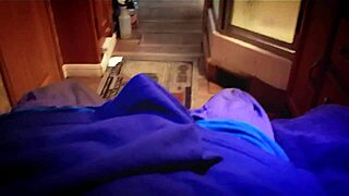 Masturbation demonstration reveals solo amateur techniques