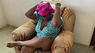 WOW CHATTING WITH MUMMY ABOUT BED SATISFACTION THEN POUNDING HER WET PUSSY!