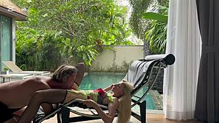 Amateur couple fucks outdoors raw