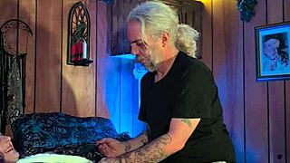 holiday season turns into hot pussy licking massage with toys and vibes 😍👅💋