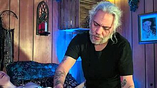 holiday season turns into hot pussy licking massage with toys and vibes 😍👅💋