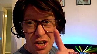 hey newbie slut, wanna give that nerd the best head of his life??