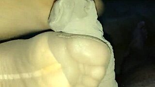 whoa filling her nylonsocks with hot cum after that teasing footjob 😍👣💦