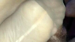 whoa filling her nylonsocks with hot cum after that teasing footjob 😍👣💦