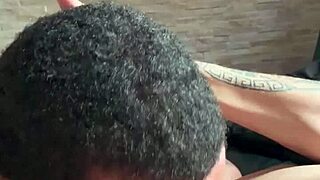 Quer ver o dominador dotado enchendo a boca e o cu do putinho de porra quente?