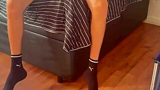 Quer ver o dominador dotado enchendo a boca e o cu do putinho de porra quente?