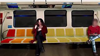 MASTURBANDO A DESCONOCIDO EN TREN MIENTRAS ESPOSO FILMA SLUTTY PUBLIC FUN