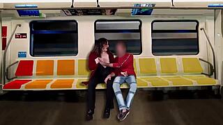 MASTURBANDO A DESCONOCIDO EN TREN MIENTRAS ESPOSO FILMA SLUTTY PUBLIC FUN