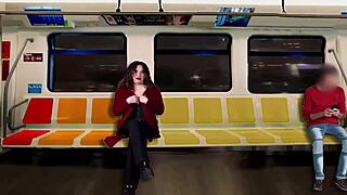 MASTURBANDO A DESCONOCIDO EN TREN MIENTRAS ESPOSO FILMA SLUTTY PUBLIC FUN
