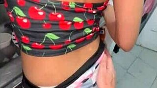 juz akhty gharaf tyzy b eabyts fl matbakh el khwal begoly aktey soty ya sharmouta w howa bynekeny