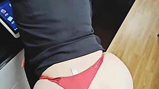 baiser par un abo au bureau makes her fat ass shake wildly!